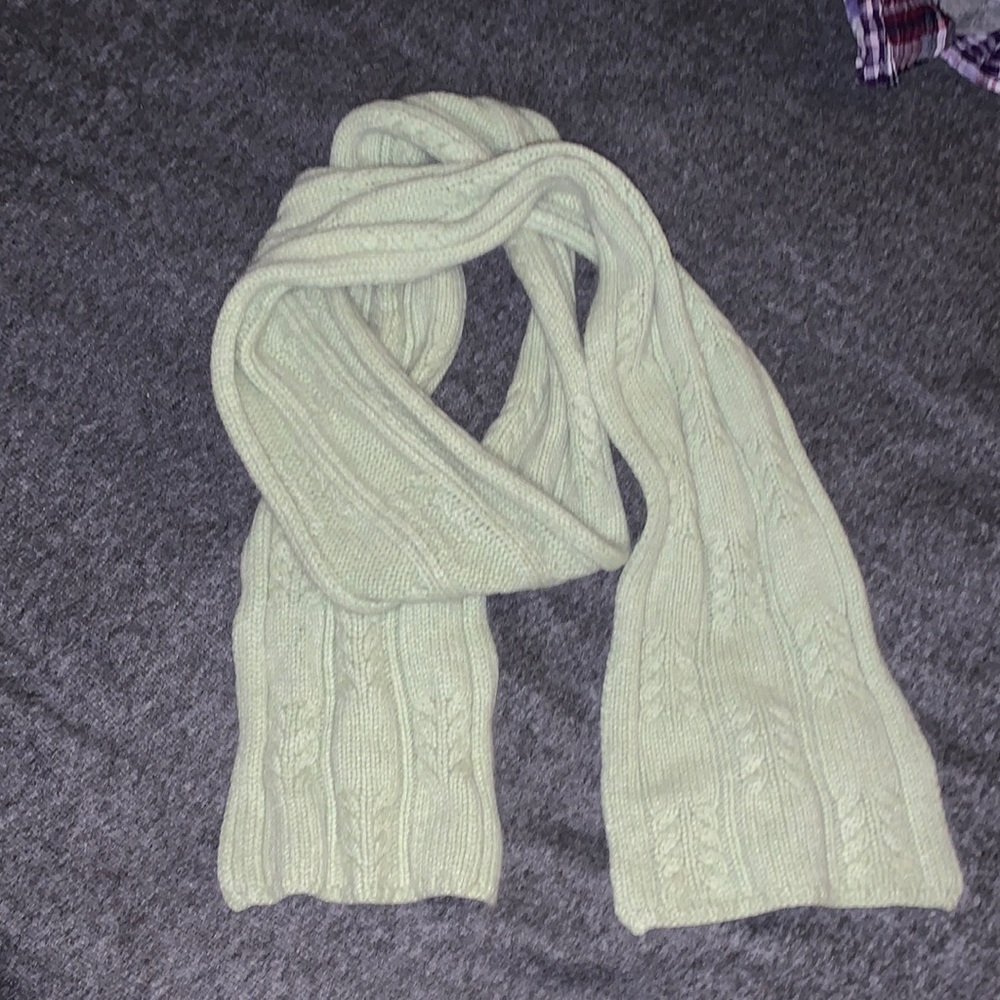 Women’s knitted scarf